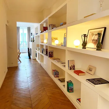 Spacious 3br Flat / Madeleine