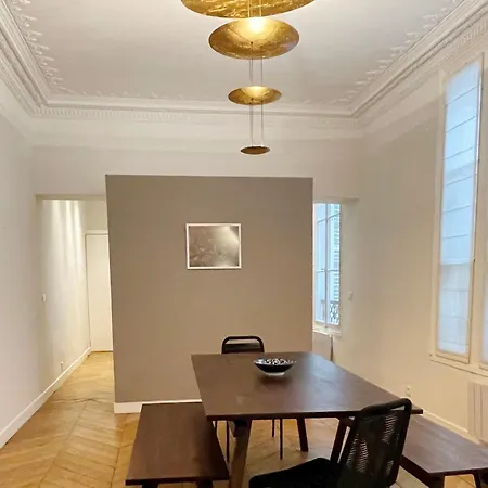 Apartment Spacious 3br Flat / Madeleine