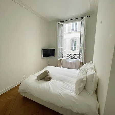 Spacious 3br Flat / Madeleine Apartment Paris