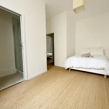 Spacious 3br Flat / Madeleine