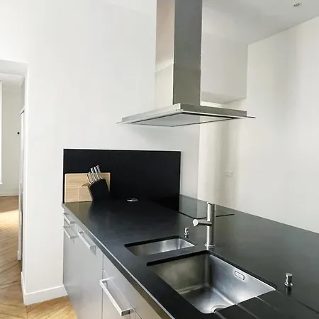 Apartment Spacious 3br Flat / Madeleine