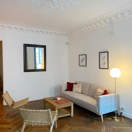 Spacious 3br Flat / Madeleine *