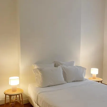 Spacious 3br Flat / Madeleine Apartmán