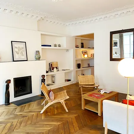 Spacious 3br Flat / Madeleine Paříž