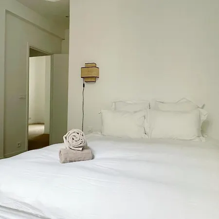 아파트 Spacious 3br Flat / Madeleine *