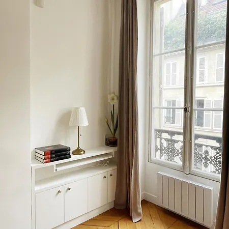 Spacious 3br Flat / Madeleine