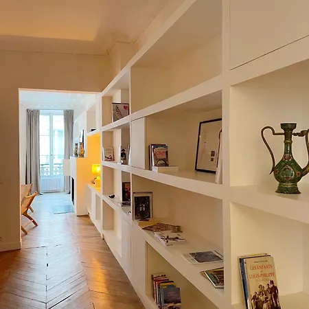 Spacious 3br Flat / Madeleine