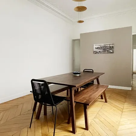 Διαμέρισμα Spacious 3br Flat / Madeleine